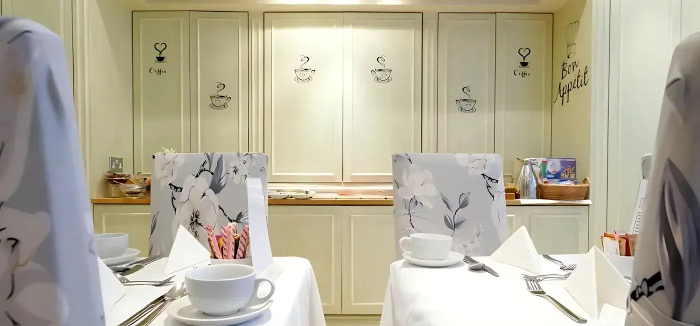 Coffee area view of Ashburn Hotel London